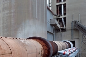  Blick vom Drehrohrofen auf Silo und Wärmetauscherturm, SCHWENK Zement KG, Karlstadt 