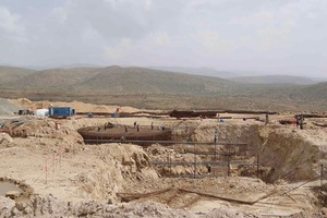  	Baustelle des neuen Zementwerkes  (Foto Harder) 