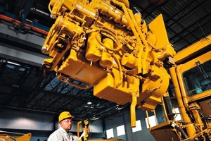  Ein grundüberholter Motor wird in einen ebenfalls komplett überholten ­Radlader Cat 988 eingesetzt 