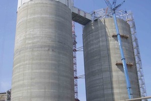  16	Multi-compartment silo under construction 