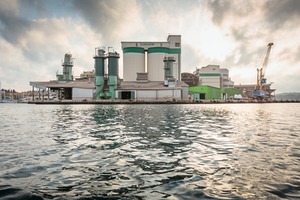  The cement plant in Pula is located directly next to the sea. The company produces calcium aluminate cements that are used in varying compositions, mainly in the refractory industry 