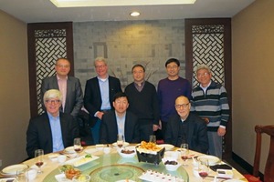  2 The delegation of the Bundesverband der Gipsindustrie with their Chinese hosts (from l. to r.): Thomas Bremer (Chairman of the Bundesverband der Gipsindustrie, MD of VG-Orth), Holger Ortleb (Managing Director of the Bundesverband der Gipsindustrie), Heinz-Jacob Holland (MD of Fermacell), Sun Tieshi (Chairman of the Chinese Gypsum Association), Luoyi Xu (General Secretary of the Chinese Gypsum Association, Sinoma), Yang Zaiyin (Deputy General Secretary of the Chinese Gypsum Association), Prof. Dr. Hans-Ullrich Hummel (Knauf), Prof. Dr. Wang Junfeng (Hainan University) 