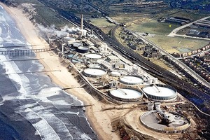  3 Pipe lines and settling tanks of the closed Steetley magnesite factory at Hartlepool (annual capacity: 10 000 t magnesia), where magnesia was extrac­ted from sea water 