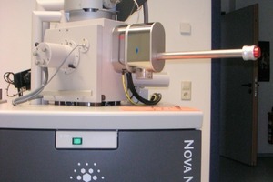  14	Docking station and VCT 100 Shuttle for the cryo-sample transfer to the cryo stage of the NanoSEM. The Shuttle can be removed from the microscope after completed transfer 