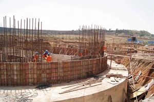  	Baustelle der 7000 t/d-Ofenlinie von Derba Midroc (Foto Harder) 