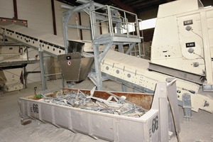  7 Centerpiece of the plasterboard panel recycling plant is the powerful 90 kW grinder 