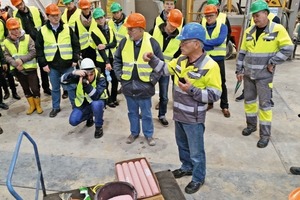  1 The students had the chance to see at the first hand how the experts prepare the next blasting ... 