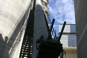  ONLINE+: Hot gas line from the preheater tower to the coal mill • Heißgasleitung vom Wärmetauscherturm zur Kohlemühle  