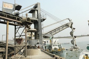  1	Barge loadar with stationary bag loading  