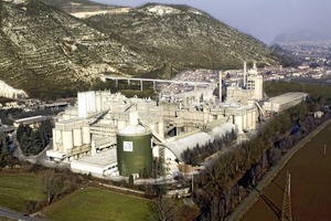  Aerial view from of Italcementi´s Rezzato plant as it is today (left) and after the revamping 