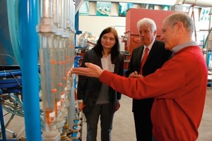  Prof. Hilgraf (right) uses the pilot plant for testing new developments 