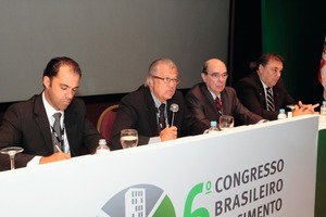  1 Renato Giusti, Associação Brasileira de Cimento Portland (ABCP), José Otávio de Carvalho, Sindicato Nacional da Indstria de Cimento (SNIC), Ricardo Fragoso, ­Associação Brasileira de Normas Técnicas (ABNT) and Carlos Eduardo Pedrosa ­Auricchio, Departamento da Indstria da Construção DECONCIC/FIESP opening the conference 