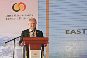  4 Dato’ Richard Curtis, Group Managing Director of Cahya Mata Sarawak 