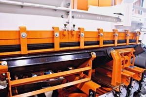  <div class="bildtext_en">2 The unique design improves skirtboard sealing for improved control of dust and spillage</div> 