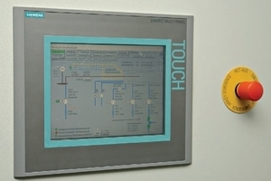  Das Touch Panel MP&nbsp;277 ist für Fern­service per Profinet sowie für die Archivier­ung wichtiger Prozessdaten geeignet 