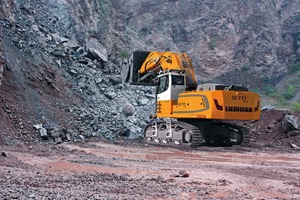  2 Crawler excavator R 970 SME with bottom-dump bucket configuration 