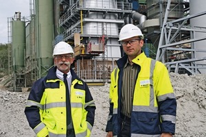  Detlev Wegner and Per Wasner in front of the new parallel-flow regenerative kiln 