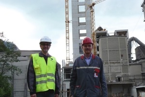  	Daniele Sabadelli (links) und Klaus Czepl vor der Baustelle 