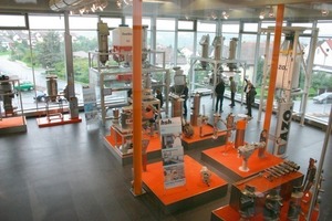  	Demonstrationsanlagen im Ausstellungsraum von AZO 