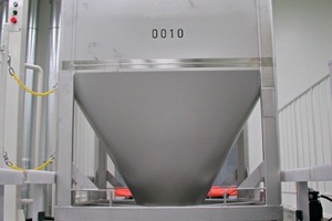  6 Cone-valve IBC for dosing of primed premixes • IBC mit Konus-­Verschlußsystem zum Dosieren von Vormischungen 