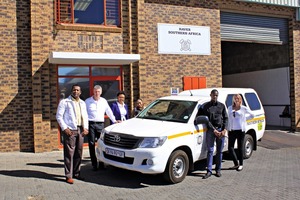  The Southern Africa team in front of its new offices: Additional service technicians and sales staff have rounded out the team 