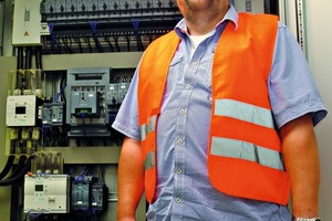 2 Olaf Roth, Programming Team Leader at Saint-Gobain Formula, is responsible for upgrading the electrical systems: “With the integrated system concept that underlies Totally Integrated Automation, it is possible to find perfect solutions to many tasks and so significantly improve plant operation.” 