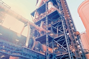  1 The preheater and the rotary kiln of an operating 10 000 t/d cement production line of the Yamama Saudi Cement Company, which was built by thyssenkrupp on a turnkey basis 