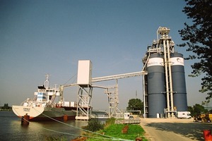  HAVER subsidiary IBAU HAMBURG supplies self-discharging cement-carrying ships, ship loading and unloading terminals, and transshipment and mixing equipment. This photo shows the Brunsbüttel cement terminal located on the Kiel Canal. 