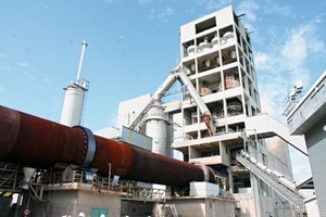  4 Preheater tower and kiln • Wärmetauscherturm mit Ofenanlage 