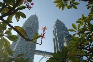  	Petronas Towers in Kuala Lumpur/Malaysia 