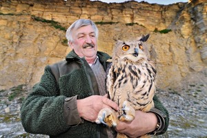  1 Wilfried Limpinsel and his former patient just before its return to the quarry 