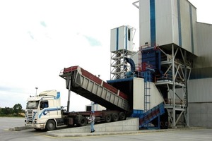  	Lkw-Entleerung mit Samson-Feeder  