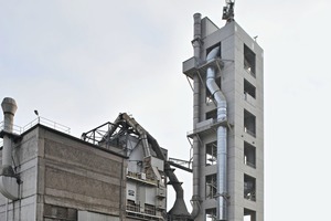  4 The project team in the LEUBE plant 