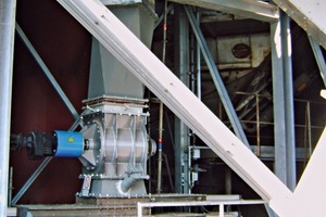  4 View of the triple slide gate system and rotary valve 