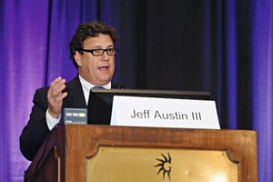  <div class="bildtext_en">2 Keynote speaker, Jeff Austin III, commissioner of the Texas Transportation Commission and Vice Chairman of the Austin Bank of Texas NA</div> 