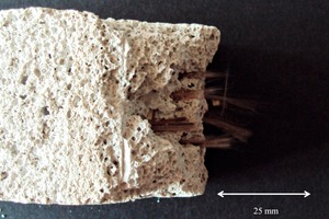  3 Extremely thick bundle of fibres in reinforced cellular concrete (AR-fibres, Ø 15 µm) 