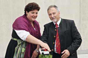  1 Angelika Schnitzenbaumer-Dieterich, representative of the partners, and Heinrich ­Rodlmayr, technical manager of the Rohrdorfer Group, commissioned the waste heat power plant at the touch of a button 