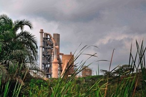  Lafarge‘s Ewekoro cement factory in Nigeria 