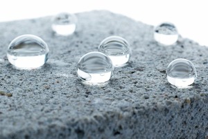  Water droplets on mortar 