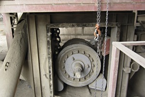  1 This old bucket ­elevator wheel has to be changed 