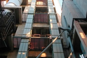  4	BEUMER belt bucket elevators  