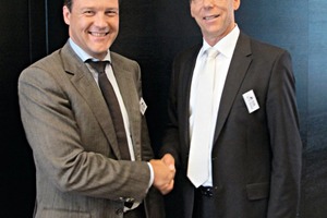  The new deputy ­president of the BVK, Dr. Kai Schaefer, is ­welcomed by Dr. Thomas Stumpf 