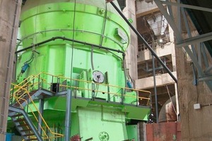  Eine der größten Loesche-Mühlen für die Klinkervermahlung ist die LM 63.3+3 in Nallalingayapalli (Indonesien) 