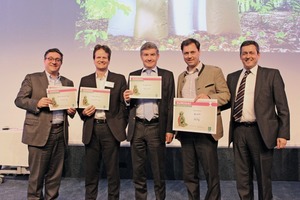  1 From left to right: The entrants Claudio Fedalto (Mondi Industrial Bags), Mark van der Merwe (BillerudKorsnäs) and Olivier Tassel (Gascogne Sacs) with the winner ­Wilhelm Dyckerhoff (dy-pack) and Eurosac President Luis Elorriaga 