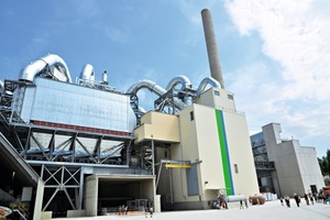 3 The steam boiler system of the power plant (left) and the first SCR nitrogen oxide removal plant of this kind in the world