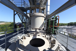 13 The removed lid of the kiln