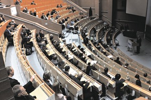 1 The 260 participants of the symposium were split up in two lecture halls