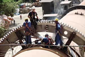 9 Close to the customer with regional service centers