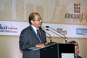 4 Tareq Samah drew a picture of the world and UAE cement production