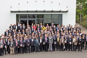 4 After the workshop tour all delegates came together for a final souvenir photo